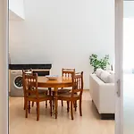 Spacious & Light, City Centre Free Parking Ac